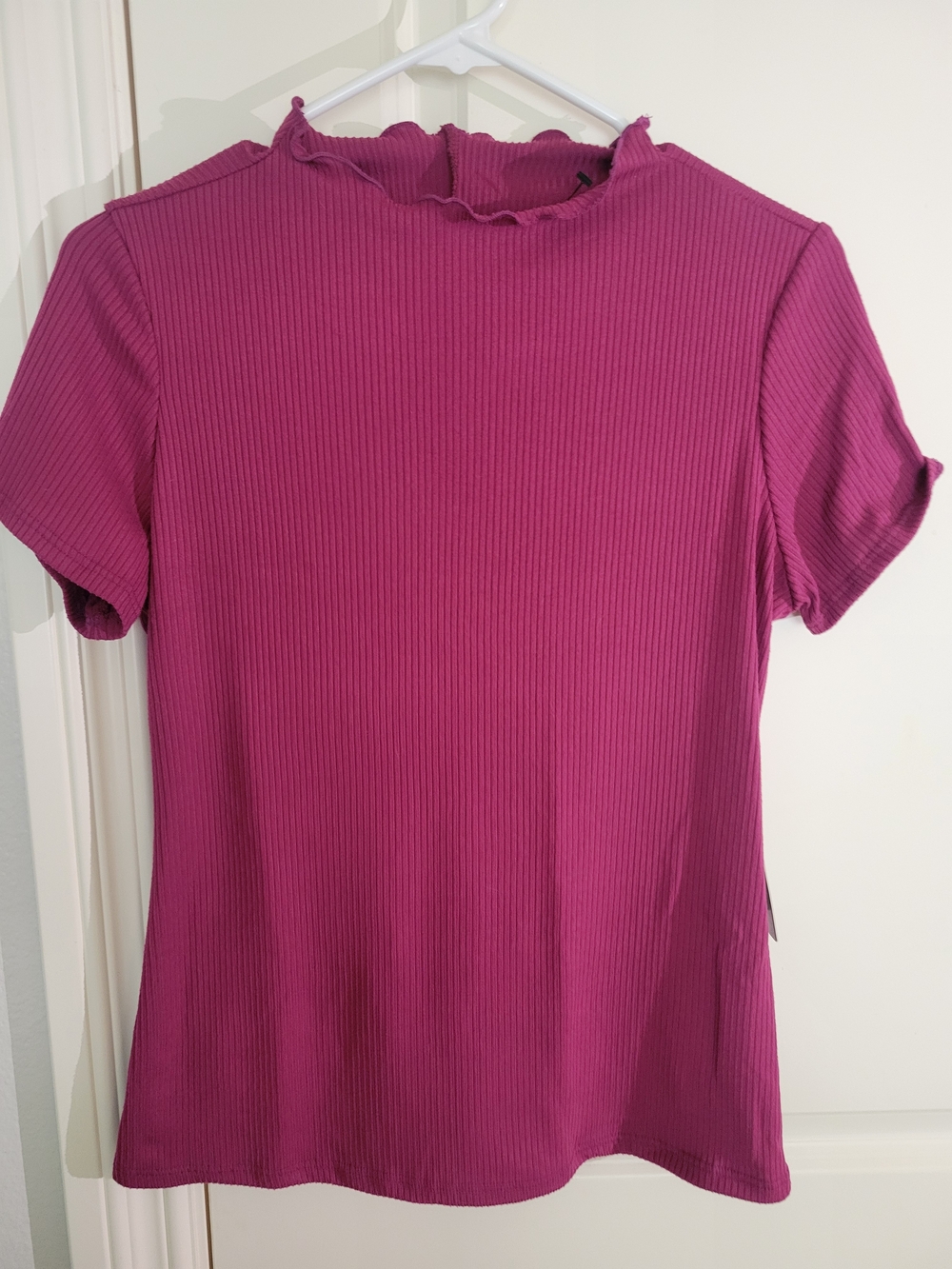 Express Ribbed Short-Sleeve Mock Ruffle Top - Magenta/fushia